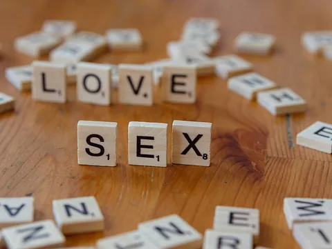 Scrabble Buchstaben Love und Sex