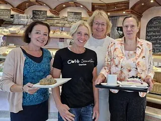 4 Frauen im Cafe Sonntag, Gudrun Buttchereyt, Denise Wendland, Andrea Zimmermann, Angelika Peiseler (v. l.). Foto: Melissa Wienzek